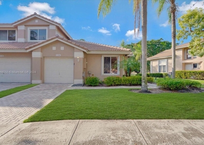 1106 Sw 158th Way - Photo 1