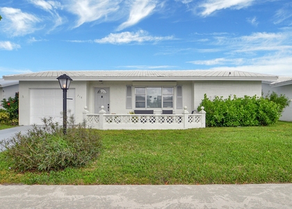 716 Sw 18th Street - Photo 1