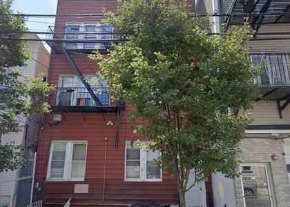 541 27th St - Photo 1