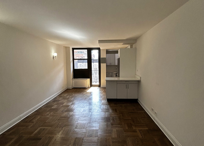 165 East 35th Street - Photo 1