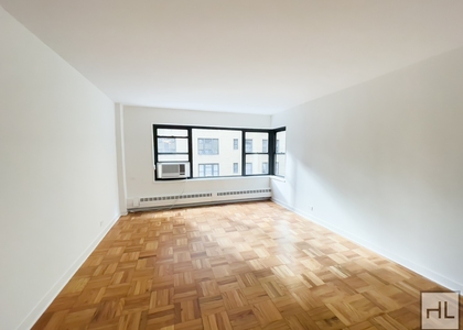 East 55 Street - Photo 1