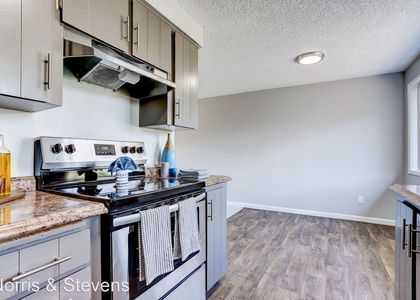 14302 Se Division Street - Photo 1