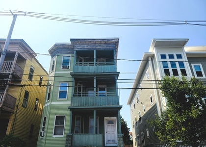 537 Beach St - Photo 1