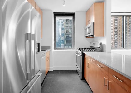 W 42nd - Photo 1