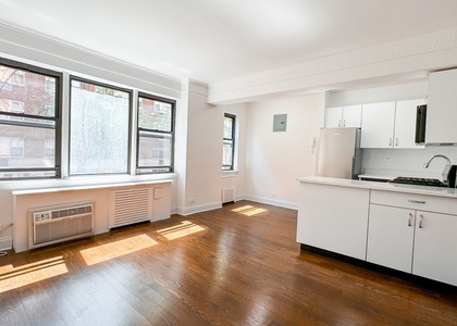 20 Beekman Place - Photo 1