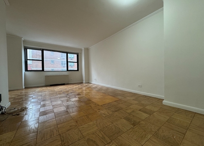 300 West 55th Street 4R - Photo 1