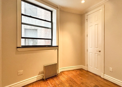 Renovated 1BR in Murray Hill,  - Photo 1