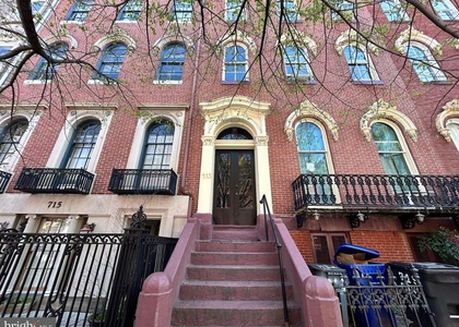 713 Park Ave - Photo 1