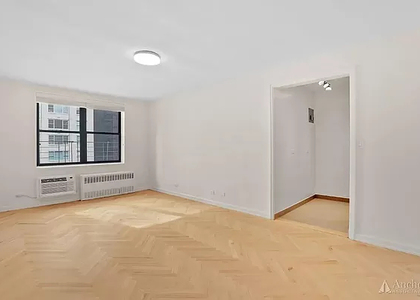 316 East 55th Street - Photo 1