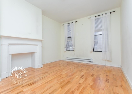 178 Meserole St - Photo 1