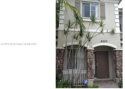 2557 Sw 82nd Av - Photo 1