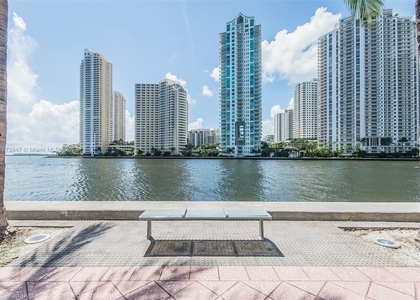 325 S Biscayne Blvd - Photo 1