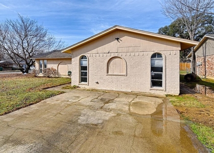 2925 Tomlee Street - Photo 1