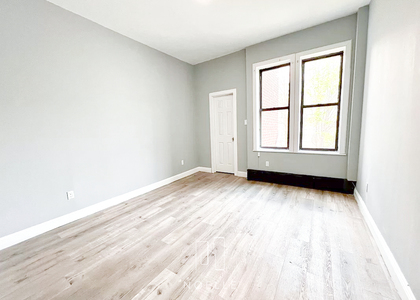 1421 Dekalb Avenue - Photo 1