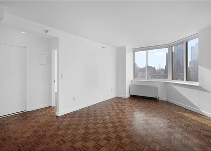 West 42nd Street - Photo 1