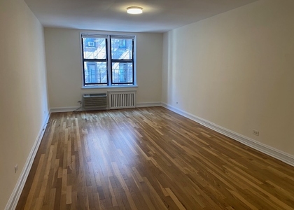 305 West 13th Street - Photo 1