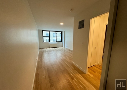 East 49 Street - Photo 1