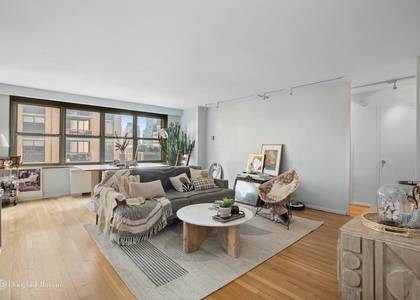 155 W 68th St - Photo 1