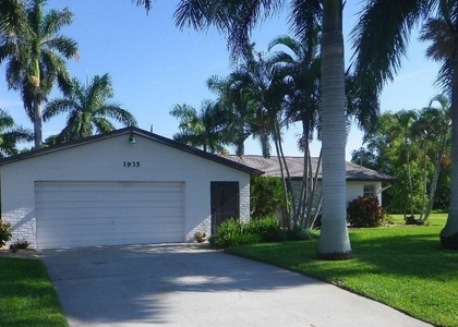 1935 Se 37th Terrace - Photo 1