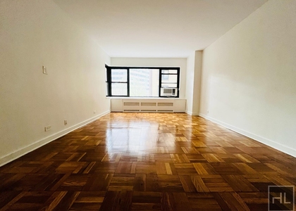 East 55 Street - Photo 1