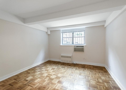 151 West 16th Street - Photo 1