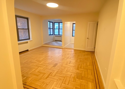 124 East 24th street - Photo 1