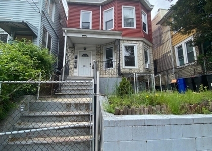 425 S 14th St - Photo 1