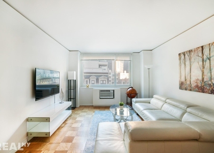 271 W 47th St - Photo 1