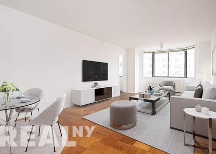 East 52nd Street - Photo 1