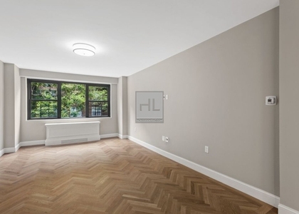 East 86th Street - Photo 1