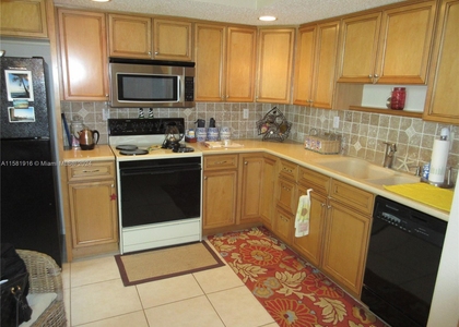 8015 Sw 107 Av - Photo 1