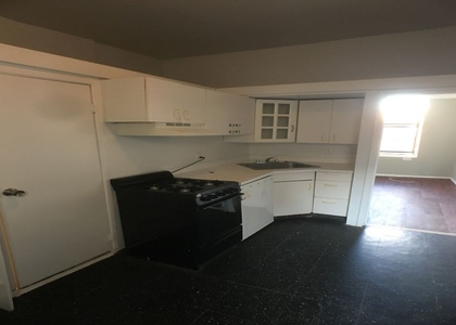 620 East 11th Street - Photo 1
