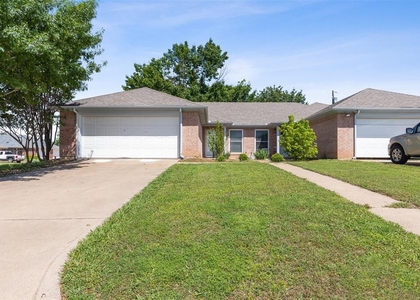 1502 Sharron Court - Photo 1