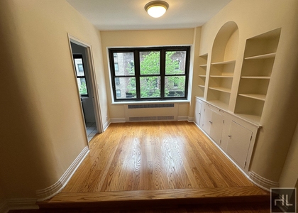 East 56 Street - Photo 1