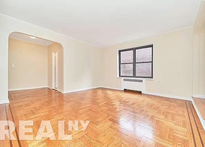 225 Broadway - Photo 1