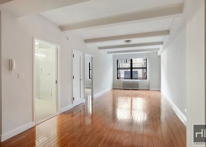 East 58 Street - Photo 1