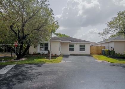 5753 Nw 100th Ct - Photo 1