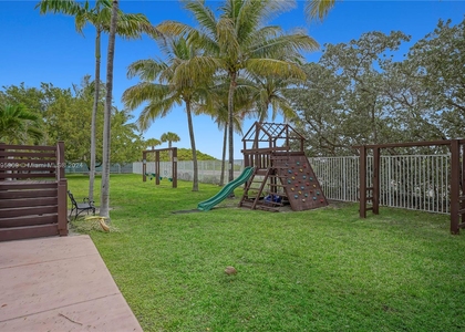 4747 Collins Ave - Photo 1