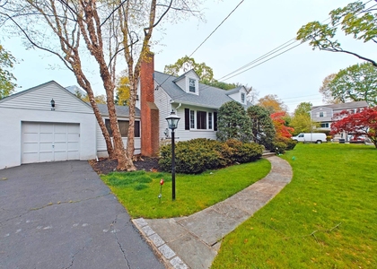 29 Coralyn Ave - Photo 1
