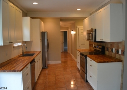 386 Rutherford Ave - Photo 1
