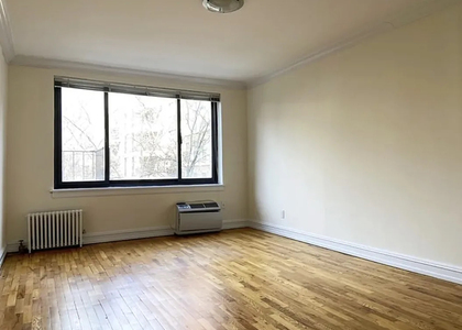 1586 York Avenue - Photo 1