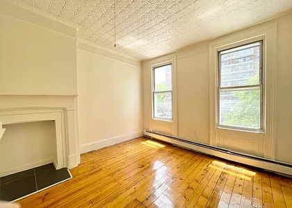 33 Montrose Avenue - Photo 1