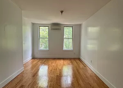 33 Montrose Avenue - Photo 1