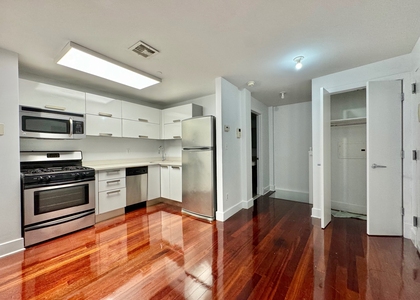 16 Meserole Street - Photo 1