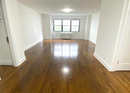 East 87 Street - Photo 1