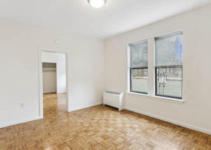 Broadway - Photo 1