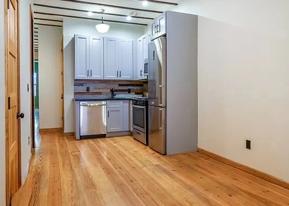 212 Starr - Photo 1