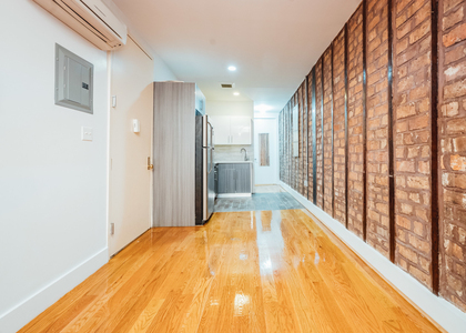 31 Montrose Avenue - Photo 1