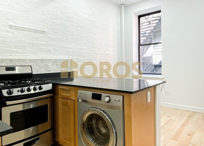 E 10th St - Photo 1