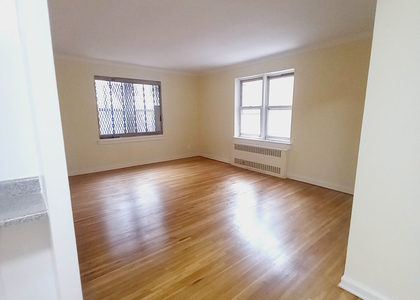 915 East 17th Street - Photo 1